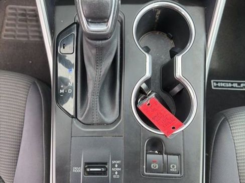 Certified 2021 Toyota Highlander LE image 13