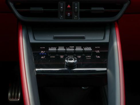 Certified 2025 Porsche Macan 4S Electric AWD/4WD image 16