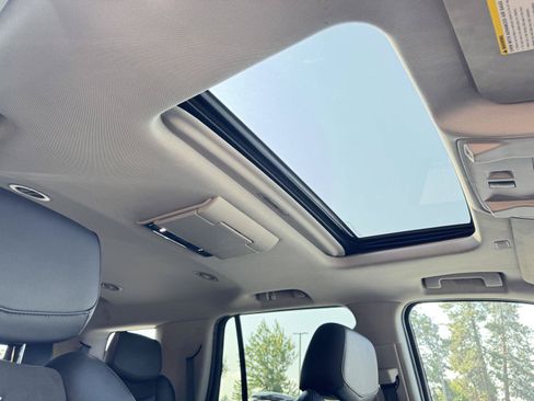 Used 2018 Cadillac Escalade Premium Luxury AWD/4WD image 30