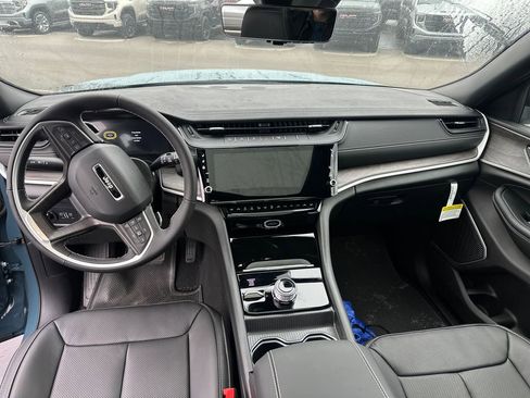 New 2026 Jeep Grand Cherokee Limited AWD/4WD image 17