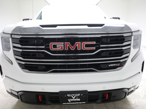 Used 2024 GMC Sierra 1500 AT4 w/ AT4 Premium Package AWD/4WD image 8