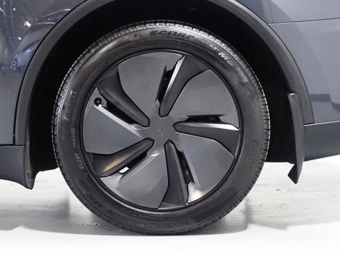 Used 2026 Tesla Model Y Long Range RWD image 57