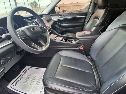 Used 2023 Jeep Grand Cherokee Limited w/ Black Appearance Package image 14