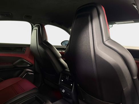 Used 2024 Porsche Cayenne Turbo GT AWD/4WD image 30