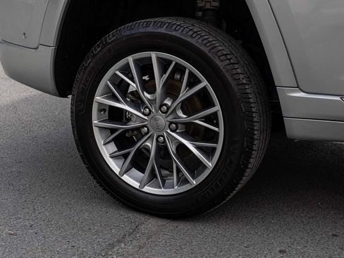 Used 2023 Jeep Grand Cherokee Summit AWD/4WD image 10