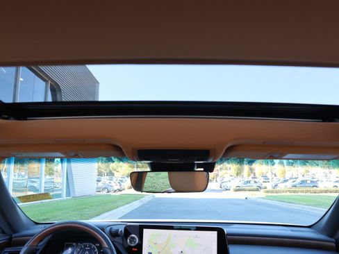 Used 2025 Lexus ES 350 Luxury w/ Technology Package image 31