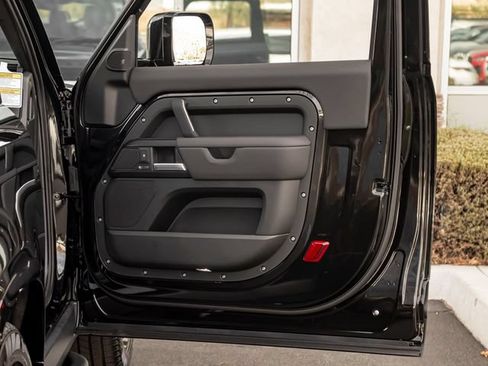 New 2026 Land Rover Defender 90 V8 AWD/4WD image 31