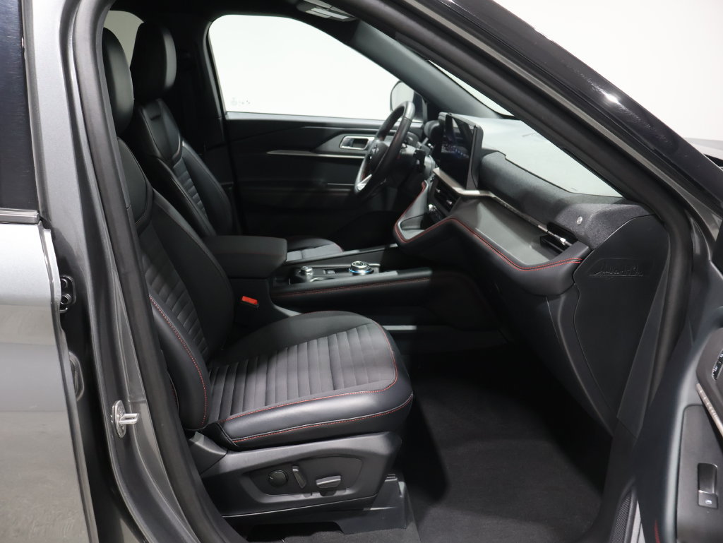 Used 2025 Ford Explorer ST-Line AWD/4WD image 24