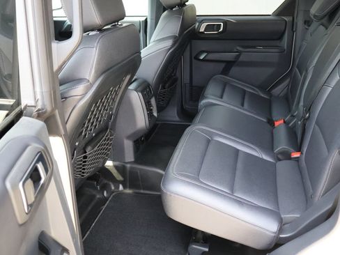 Used 2025 Ford Bronco Badlands AWD/4WD image 13