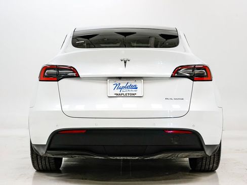 Used 2021 Tesla Model Y Long Range image 25