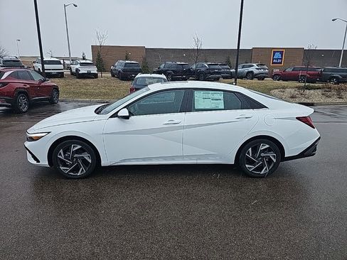 New 2026 Hyundai Elantra Limited FWD image 2