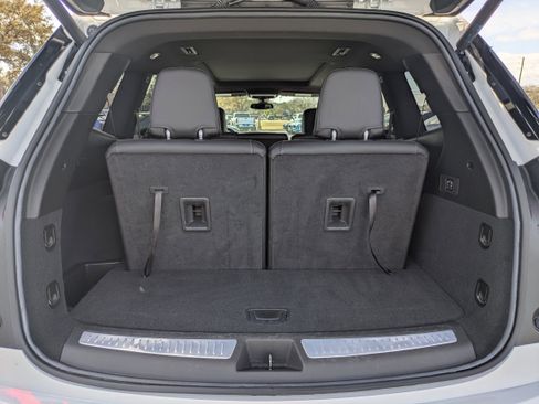 Used 2024 Cadillac XT6 Luxury image 7