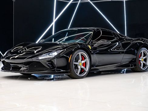 Used 2023 Ferrari F8 Tributo RWD image 22
