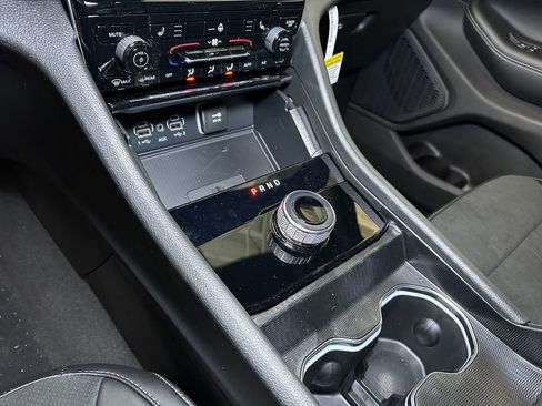 New 2025 Jeep Grand Cherokee Laredo image 27