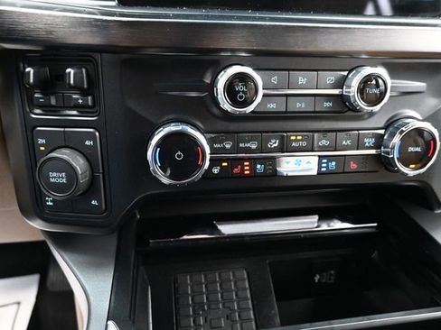 Used 2024 Ford F250 Lariat w/ Chrome Package image 14