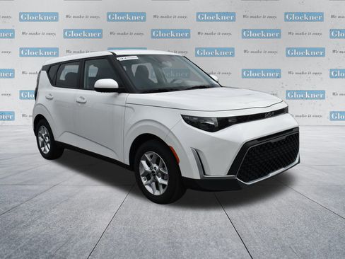 Used 2025 Kia Soul LX FWD image 3