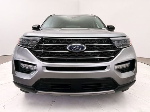 Used 2024 Ford Explorer XLT w/ Equipment Group 202A AWD/4WD image 15