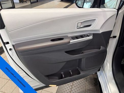 Used 2023 Toyota Sienna XSE w/ XSE Plus Package FWD image 6
