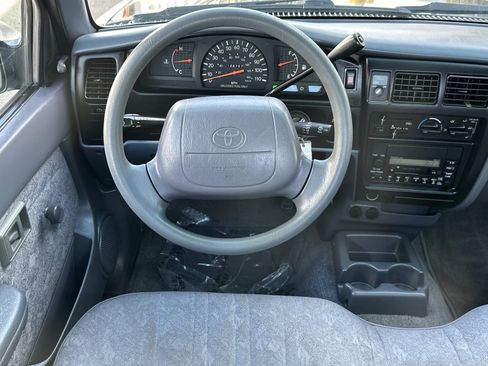 Used 2000 Toyota Tacoma 2WD Regular Cab image 15