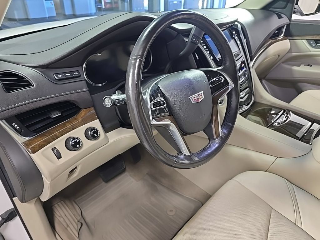 Used 2019 Cadillac Escalade Premium Luxury AWD/4WD image 20