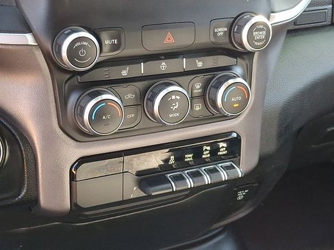 Used 2019 RAM 1500 Big Horn AWD/4WD image 15