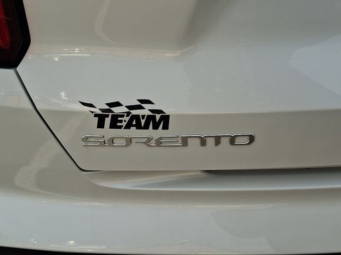 Used 2023 Kia Sorento SX Prestige image 34