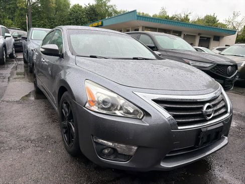 Used 2015 Nissan Altima 2.5 SV w/ Convenience Package FWD image 3