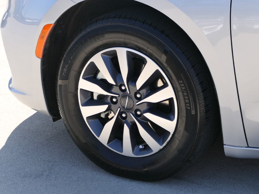 Certified 2023 Chrysler Pacifica Touring-L FWD image 10