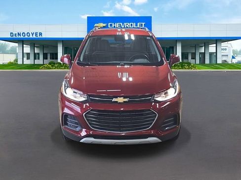 Used 2021 Chevrolet Trax LT w/ Driver Confidence Package image 2