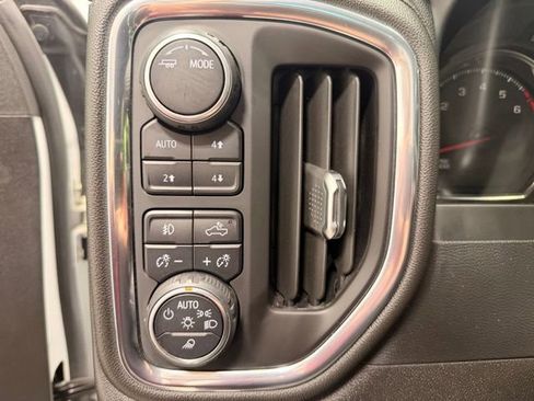 Used 2022 Chevrolet Silverado 1500 LT Trail Boss w/ Convenience Package II AWD/4WD image 32