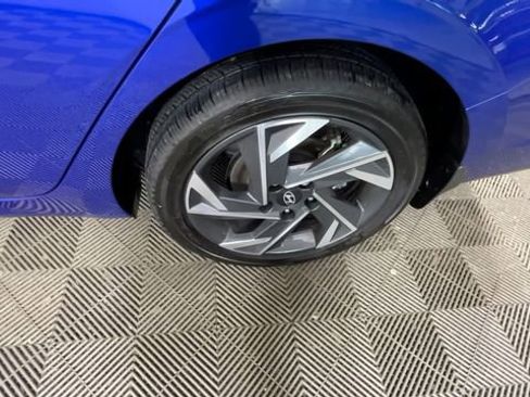 Used 2025 Hyundai Elantra SEL FWD image 18