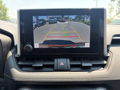 Used 2025 Toyota RAV4 XLE AWD/4WD image 32