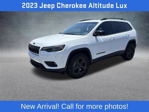 Used 2023 Jeep Cherokee Altitude Lux w/ Lux Elite Package AWD/4WD image 6