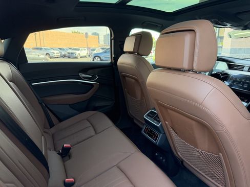 Used 2024 Audi Q8 e-tron Premium Plus w/ Premium Plus Package image 43