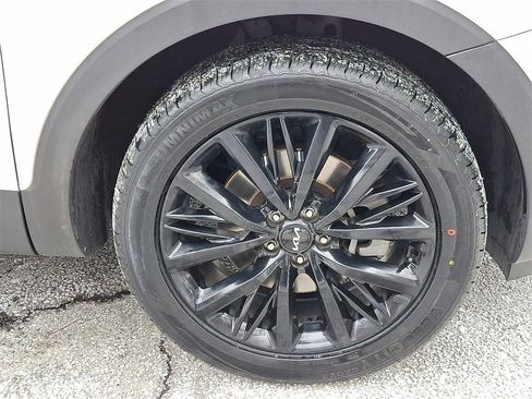 Used 2022 Kia Telluride SX w/ SX Prestige Package image 9