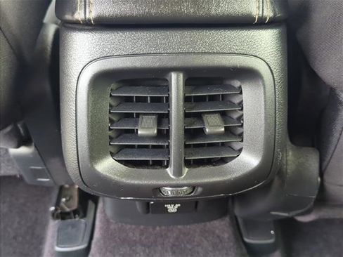 Used 2016 Jeep Cherokee Latitude w/ Comfort/Convenience Group image 26