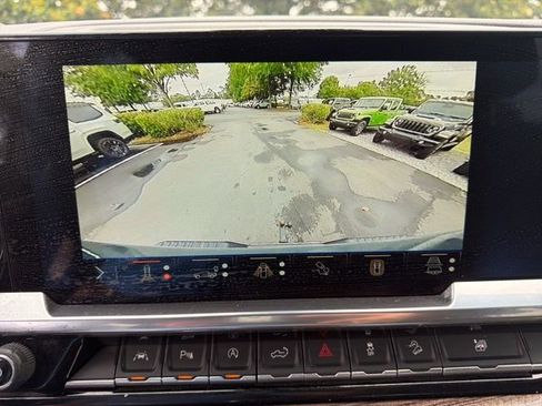 Used 2025 Chevrolet Silverado 1500 LT AWD/4WD image 27