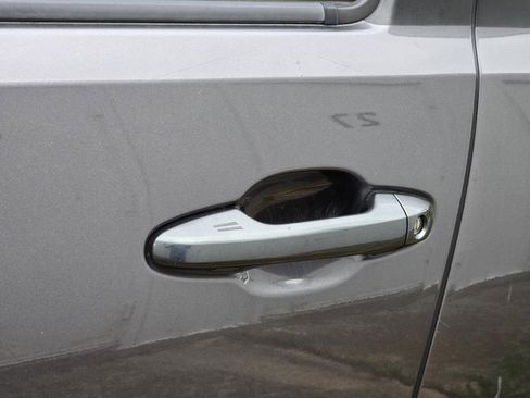 Used 2017 Toyota Tacoma TRD Sport w/ Tow Package (A/T) image 6