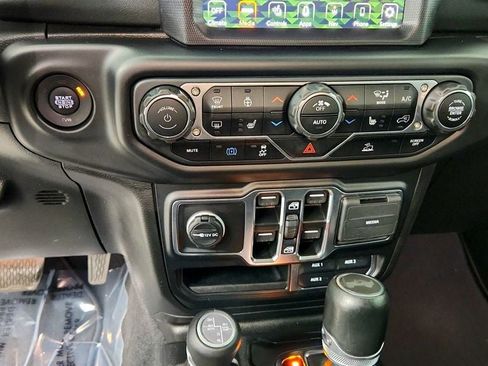Used 2023 Jeep Wrangler Unlimited Sahara AWD/4WD image 17