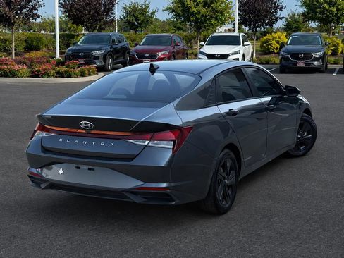 Used 2021 Hyundai Elantra SEL w/ Convenience Package FWD image 5