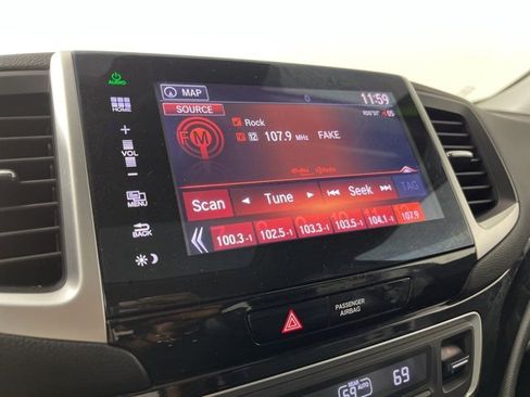 Used 2016 Honda Pilot Elite image 11