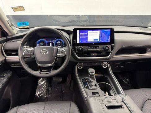 Used 2024 Toyota Grand Highlander AWD image 7