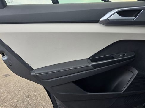 New 2025 Volkswagen Taos SEL image 30