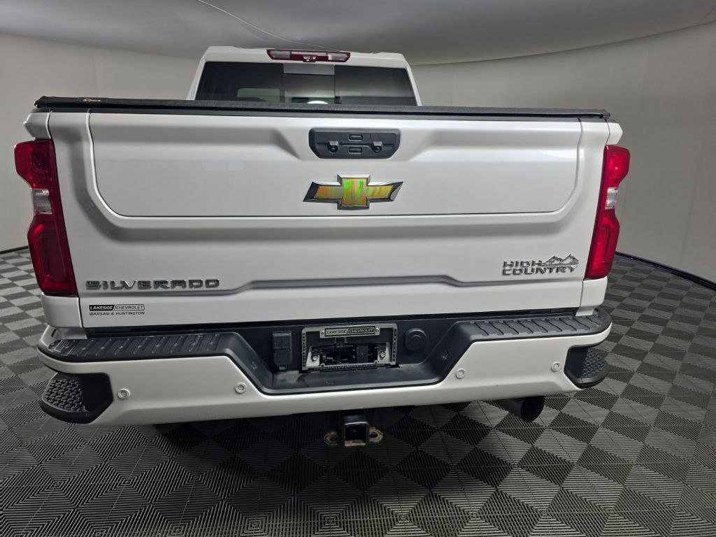 Used 2024 Chevrolet Silverado 2500 High Country w/ High Country Premium Package AWD/4WD image 4
