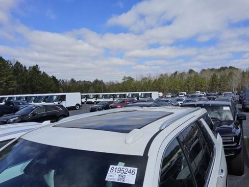 Used 2025 GMC Yukon Denali w/ Sun & Power Step Package AWD/4WD image 2