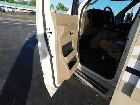 Used 2015 Ford E-450 and Econoline 450 Super Duty w/ Motorhome Prep Package RWD image 30