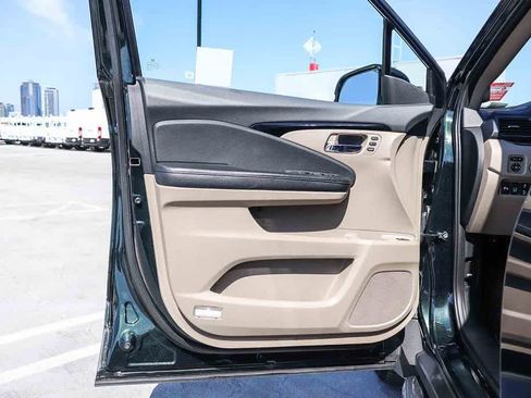 Used 2017 Honda Pilot Touring image 25