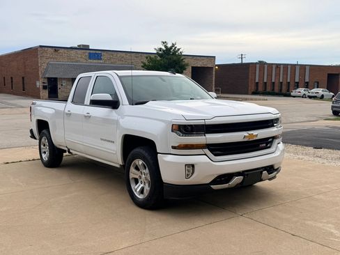 Used 2019 Chevrolet Silverado 1500 LT w/ All Star Edition AWD/4WD image 3