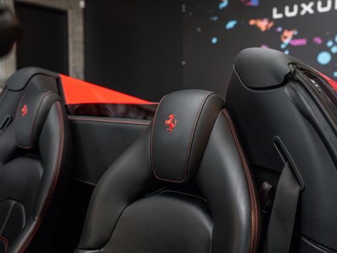 Used 2018 Ferrari 488 Spider RWD image 8