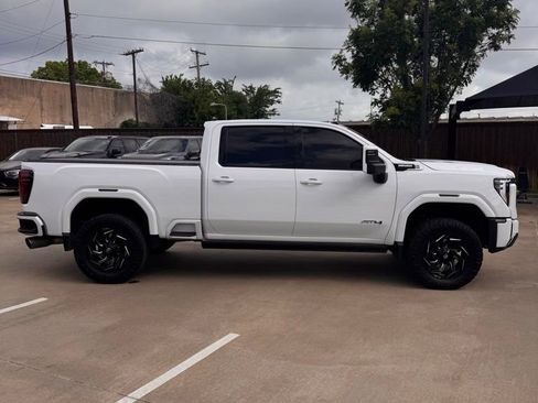 Used 2024 GMC Sierra 2500 AT4 w/ AT4 Premium Plus Package AWD/4WD image 9